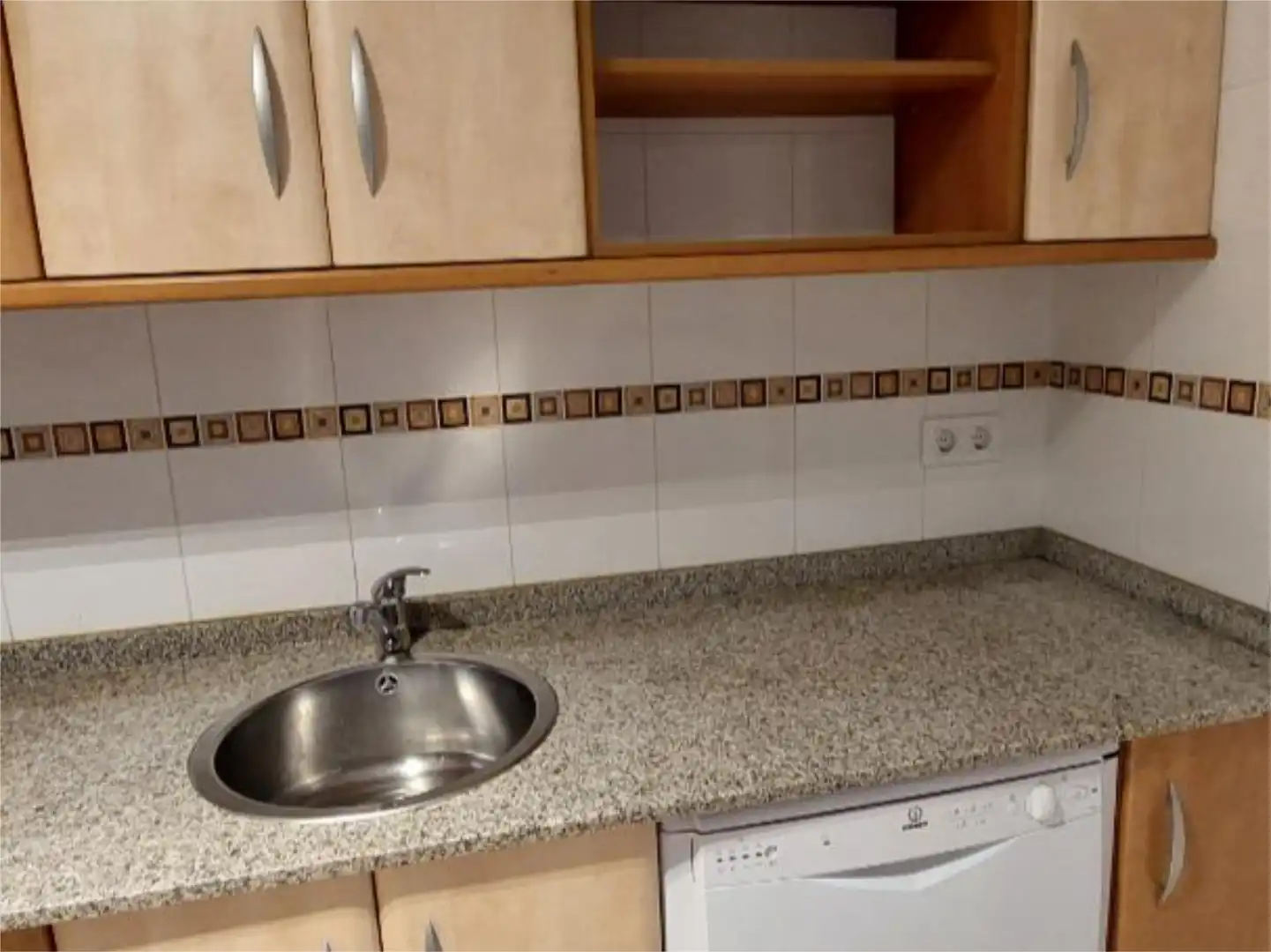 Pis en venda a Avenida de Galicia, 87, El Natahoyo Cuina de Pis en venda en Gijón amb Calefacció, Parquet i Terrassa