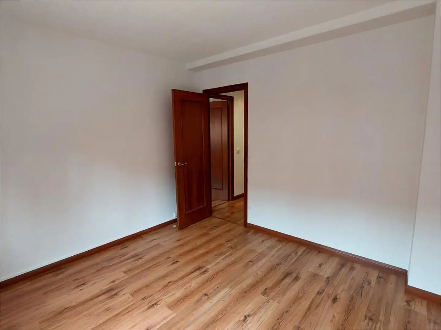 Pis en venda a Avenida de Galicia, 87, El Natahoyo Dormitori de Pis en venda en Gijón amb Calefacció, Parquet i Terrassa