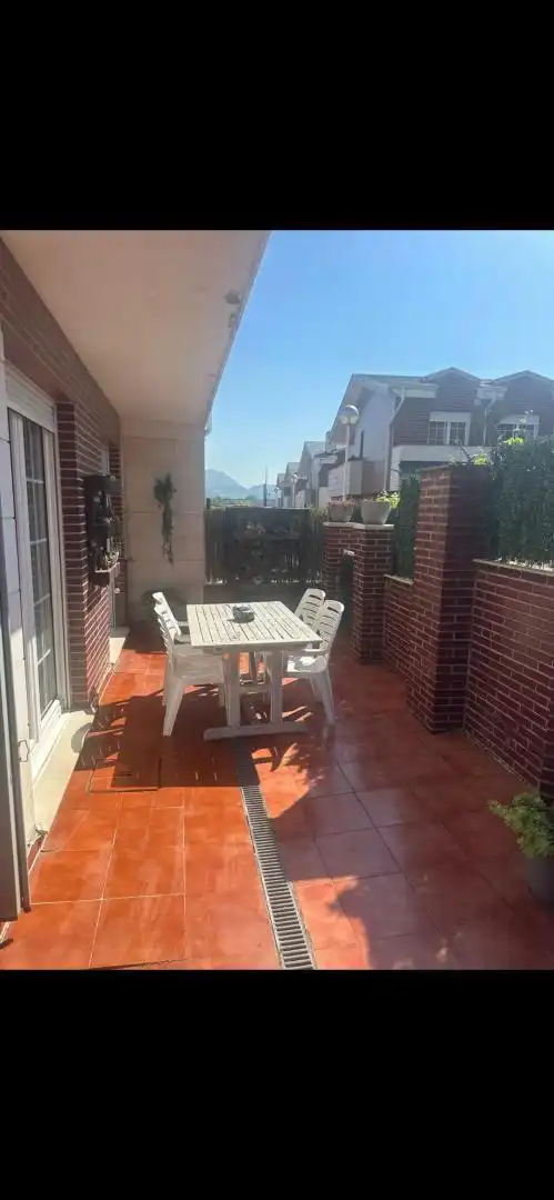 Einfamilien-Reihenhaus zum Verkauf in N-611, 20, Los Corrales de Buelna Terrasse von Einfamilien-Reihenhaus zum Verkauf in Los Corrales de Buelna mit Terrasse