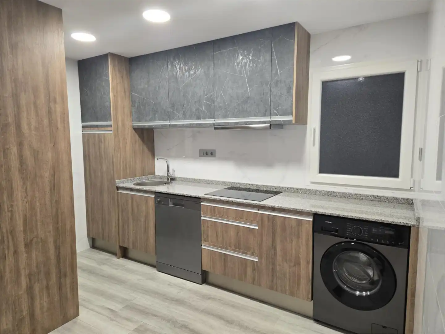 Cocina de Piso de alquiler en Gijón  con Calefacción, Parquet y Horno