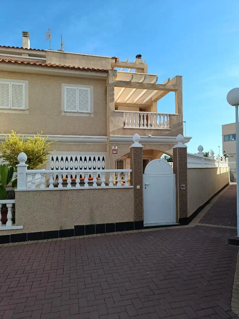 Vista exterior de Casa o chalet en venta en Orihuela con Aire acondicionado, Calefacción y Jardín privado