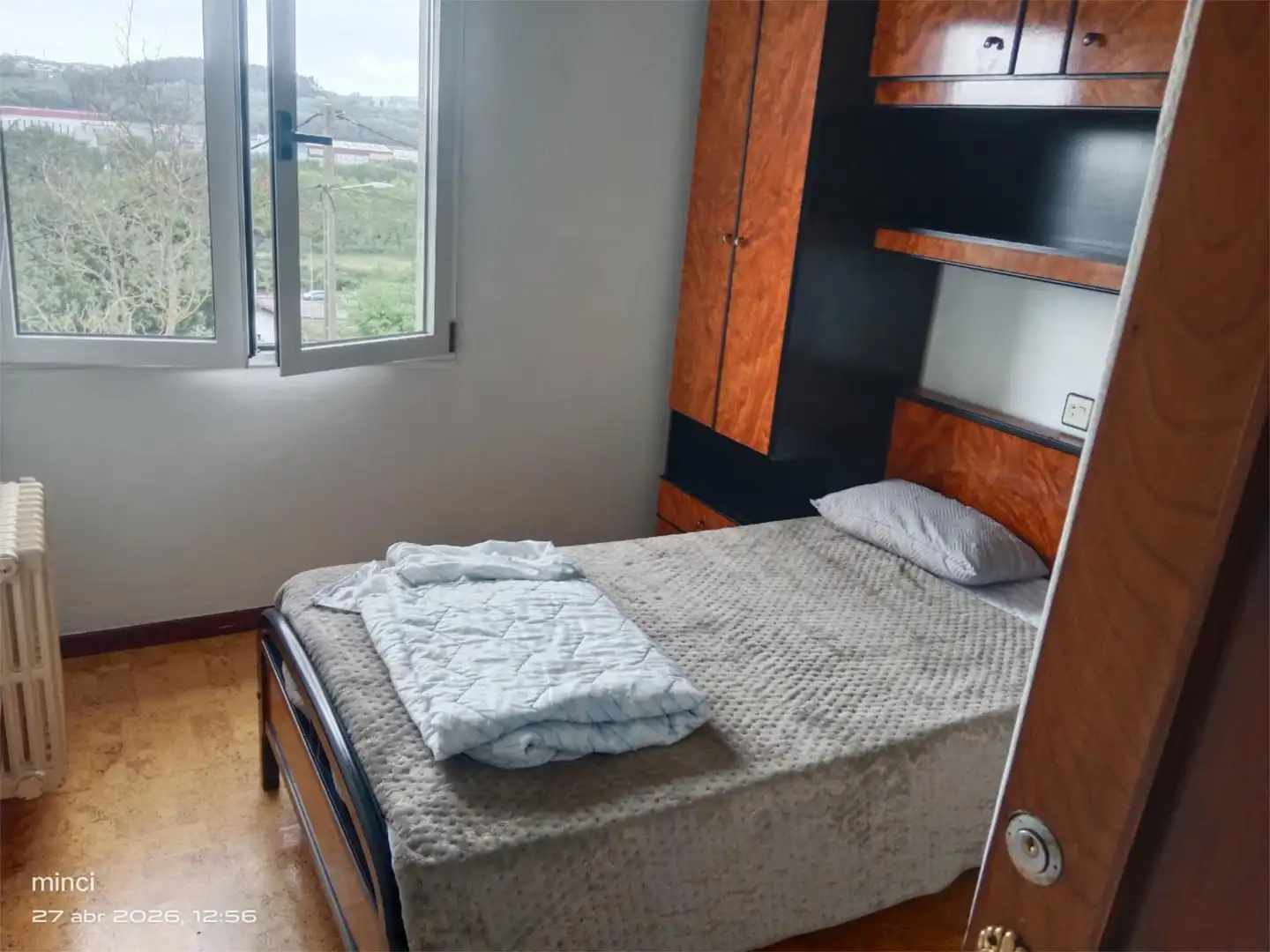 Room in Calle Pino, 6, Llaranes Bedroom of Flat for share in Avilés with Heating, Furnished and Oven