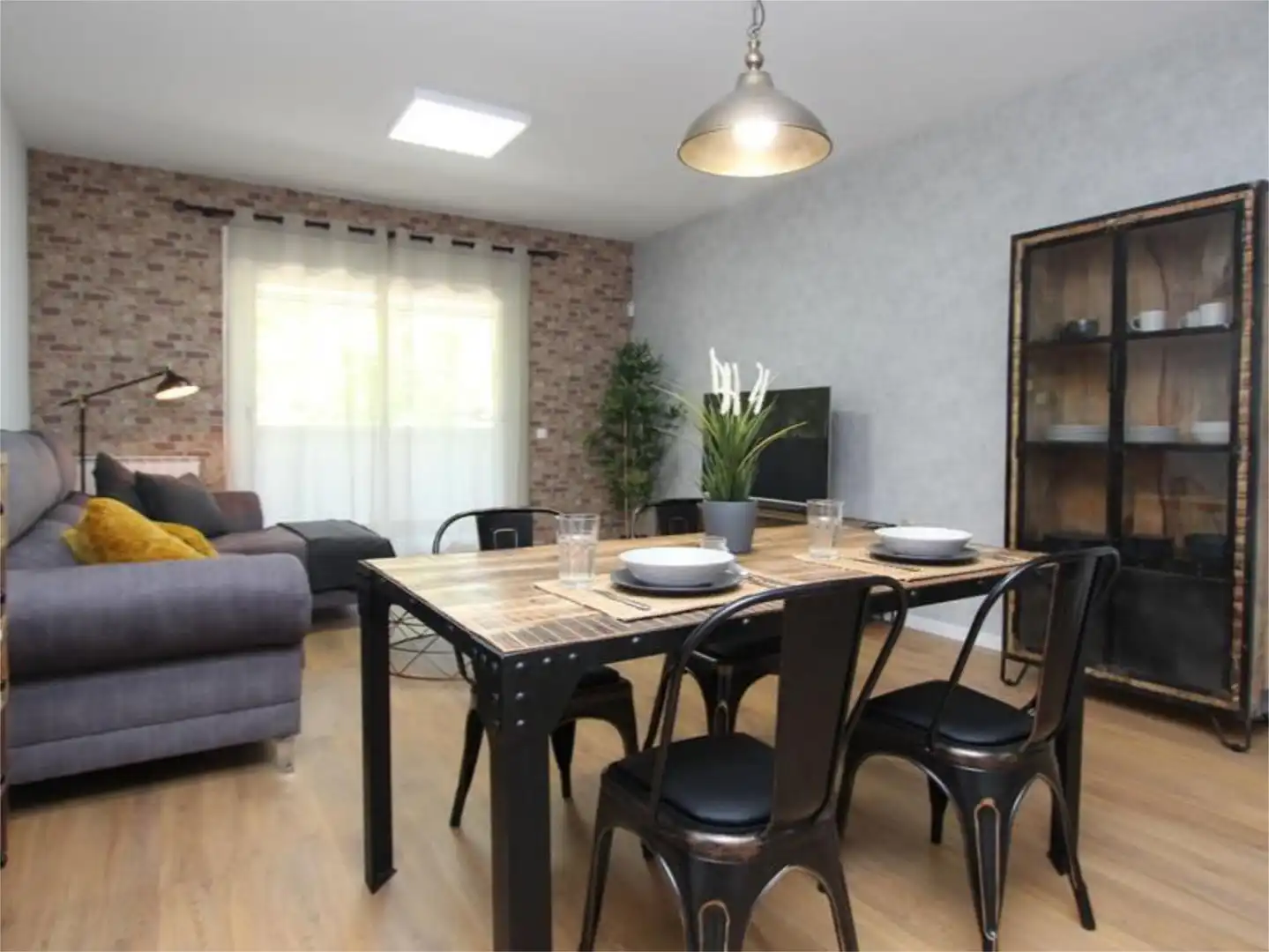 Dining room of Flat for sale in Getafe  with Air Conditioner, Heating and Parquet flooring