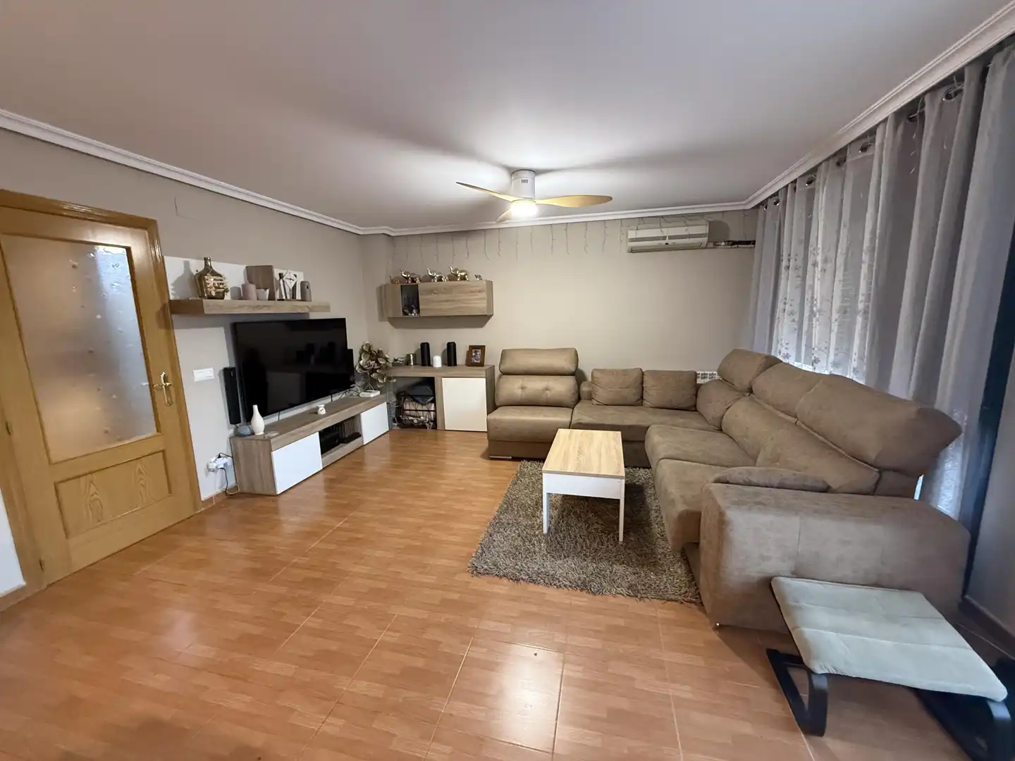 Haus oder Chalet zum Verkauf in Calle Varadero, 34, Las Ventas de Retamosa Wohnzimmer von Haus oder Chalet zum Verkauf in Las Ventas de Retamosa mit Klimaanlage, Terrasse und Schwimmbad