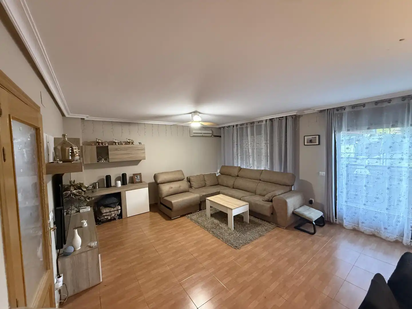 Casa o chalet en venta en Calle Varadero, 34, Las Ventas de Retamosa Sala de estar de Casa o chalet en venta en Las Ventas de Retamosa con Aire acondicionado, Terraza y Piscina