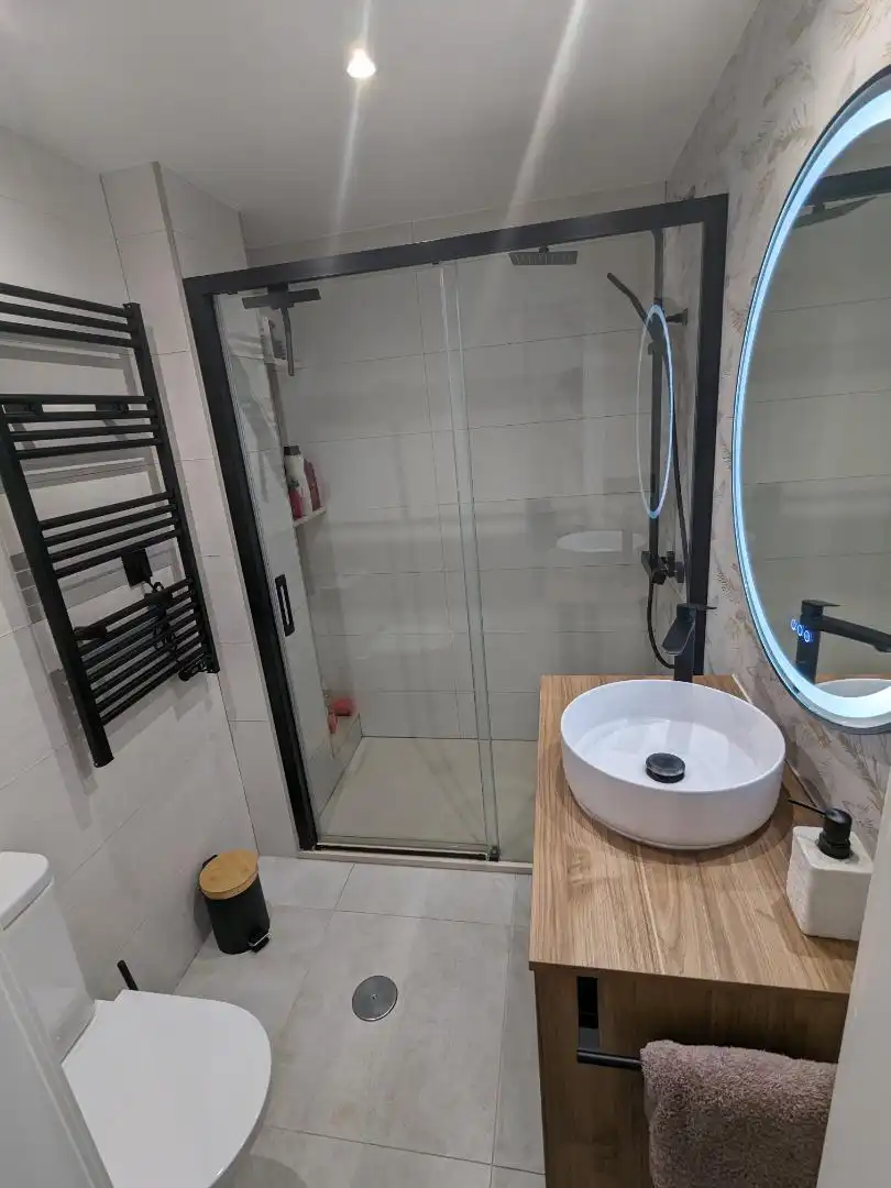 Flat for sale in Calle Luis Buñuel, 15, Huerta Nueva Bathroom of Flat for sale in Estepona with Private garden, Terrace and Swimming Pool