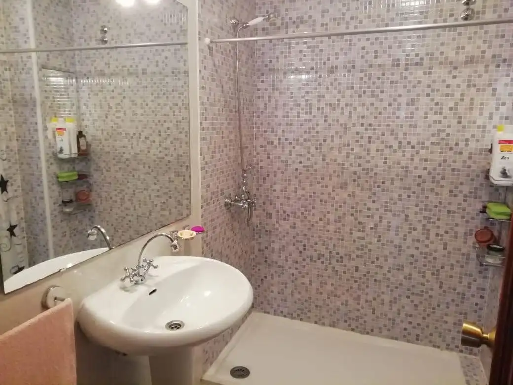 Piso en venta en Rúa Valiña, 16, San Salvador - Caeira Baño de Piso en venta en Poio con Calefacción, Terraza y Trastero