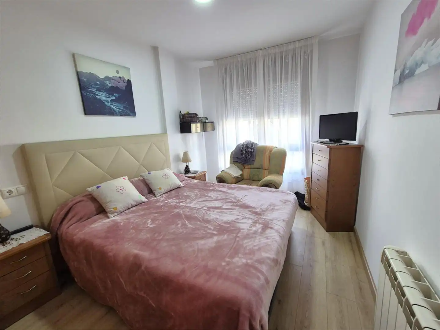 Schlafzimmer von Wohnungen zum Verkauf in Carballo mit Heizung, Parkett und Abstellraum