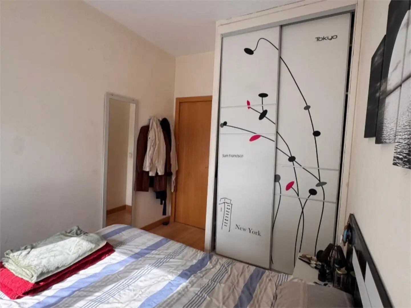 Piso en venta en Calle de Juan Martín El Empecinado, 6, Palos de Moguer Habitación de Piso en venta en Madrid con Aire acondicionado, Amueblado y Balcón