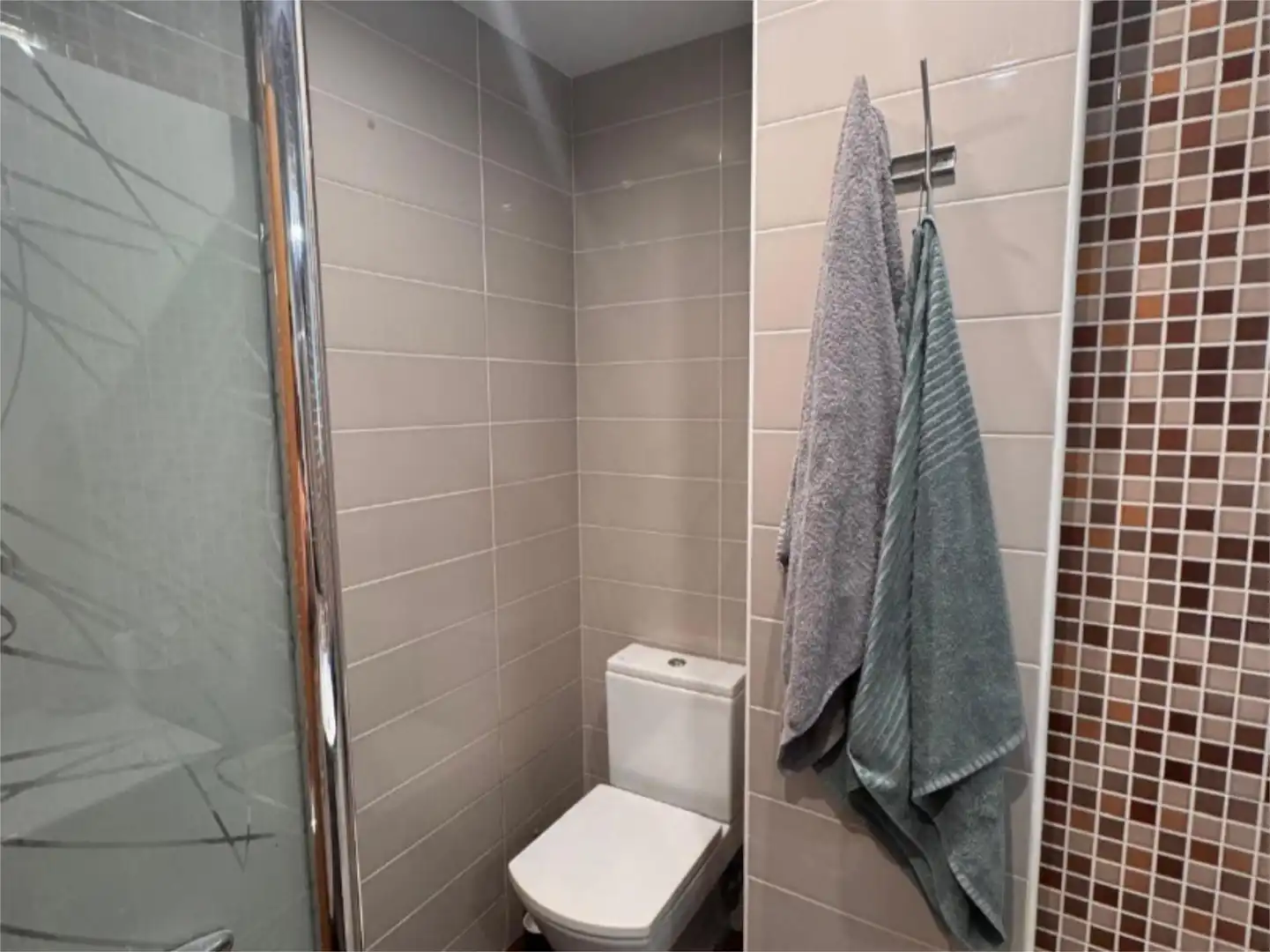 Piso en venta en Calle de Juan Martín El Empecinado, 6, Palos de Moguer Baño de Piso en venta en Madrid con Aire acondicionado, Amueblado y Balcón