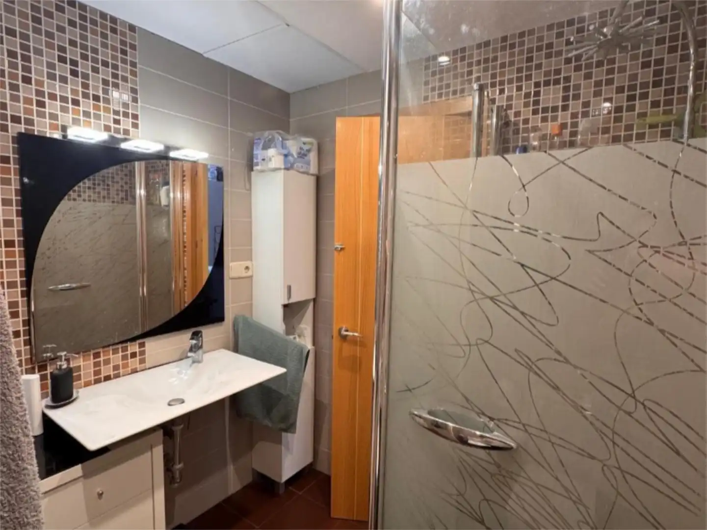 Piso en venta en Calle de Juan Martín El Empecinado, 6, Palos de Moguer Baño de Piso en venta en Madrid con Aire acondicionado, Amueblado y Balcón