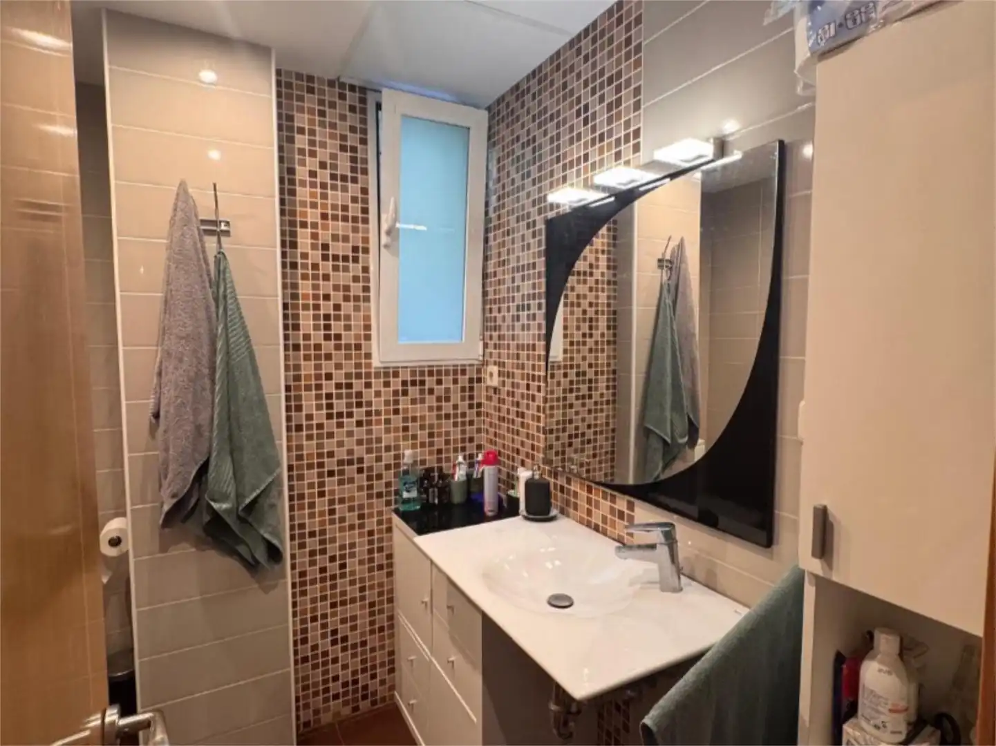 Piso en venta en Calle de Juan Martín El Empecinado, 6, Palos de Moguer Baño de Piso en venta en Madrid con Aire acondicionado, Amueblado y Balcón