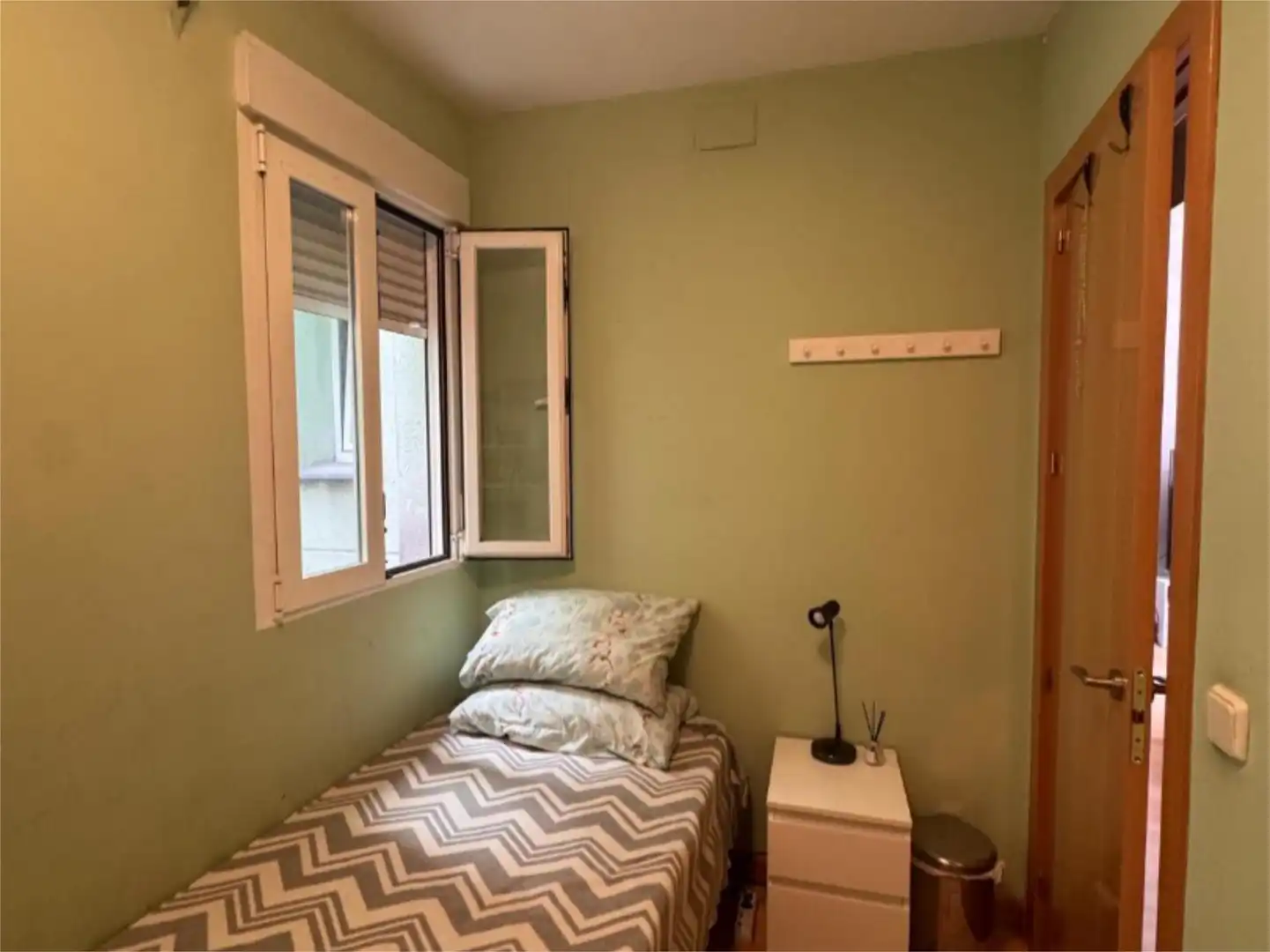 Piso en venta en Calle de Juan Martín El Empecinado, 6, Palos de Moguer Habitación de Piso en venta en Madrid con Aire acondicionado, Amueblado y Balcón