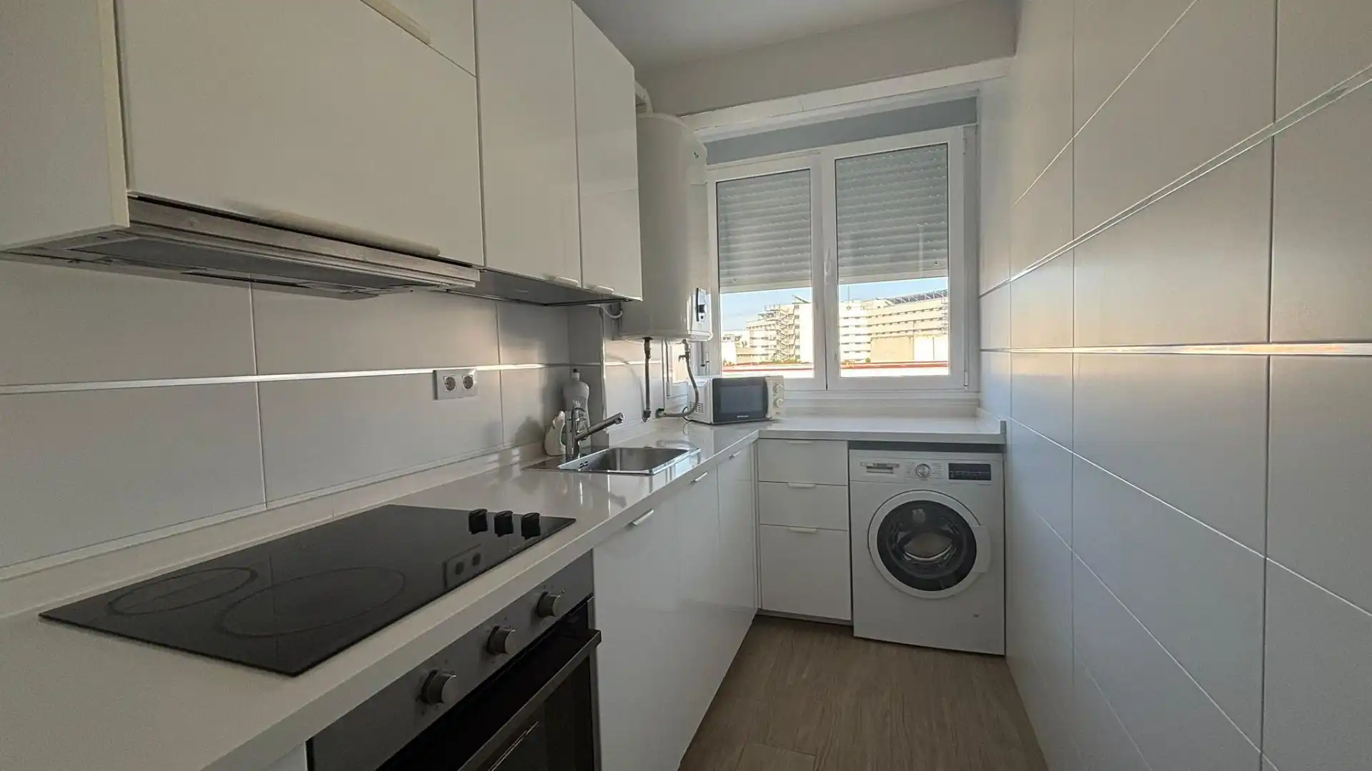 Kitchen of Flat for rent in  Sevilla Capital  with Air Conditioner, Terrace and Furnished