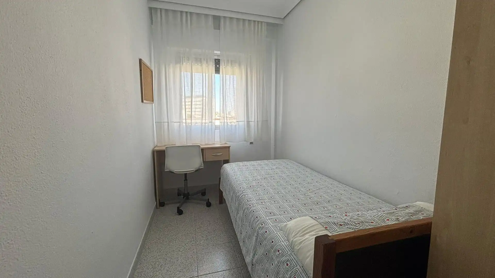 Piso de alquiler en Plaza Doctor Barraquer, 12, Doctor Barraquer - G. Renfe - Policlínico Habitación de Piso de alquiler en Sevilla con Aire acondicionado, Terraza y Amueblado