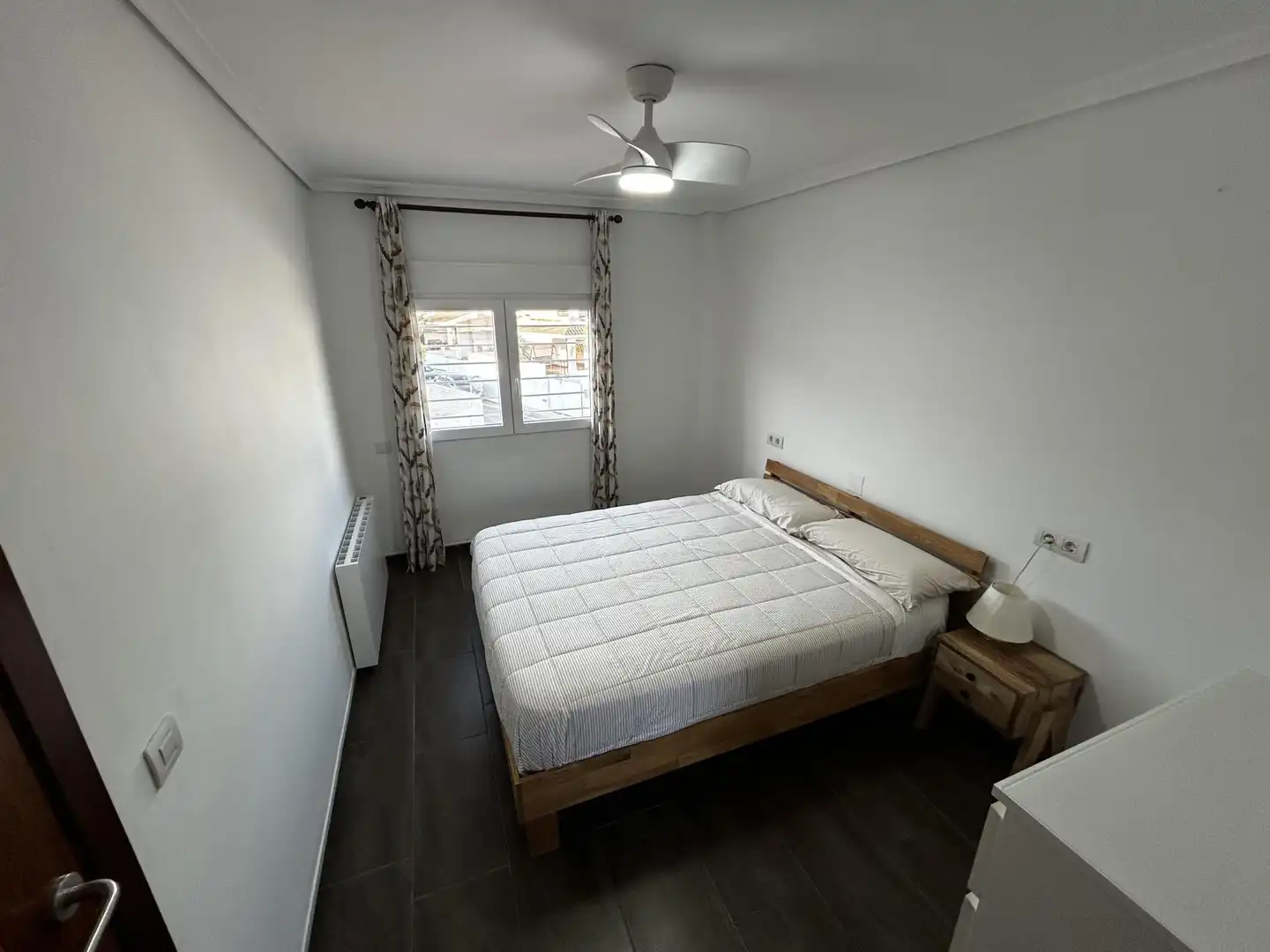 Wohnung zum Verkauf in Carrer Dinamarca, 20, Voramar Schlafzimmer von Wohnung zum Verkauf in Benicasim / Benicàssim mit Klimaanlage, Heizung und Privatgarten