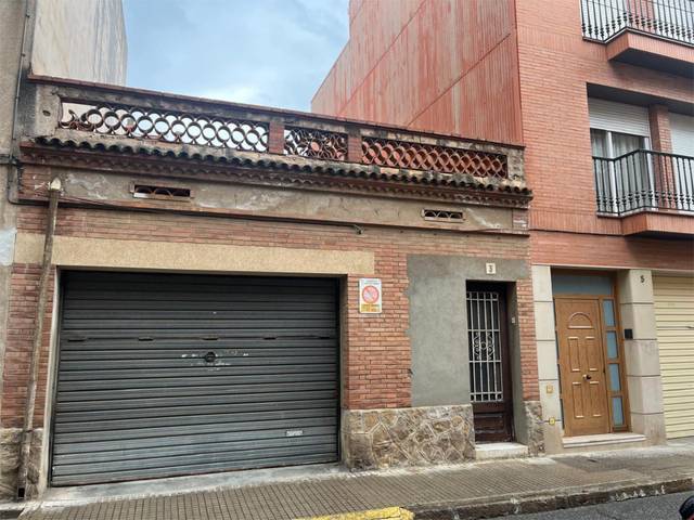 Casa adosada en Venta en Carrer General Prim, 3 en Centre - Can Nadal