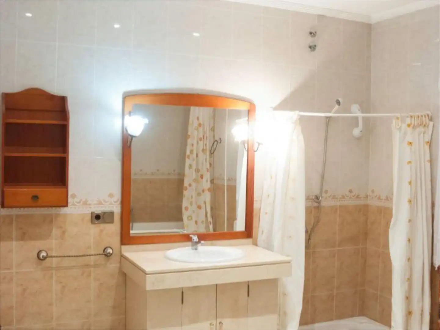 Bathroom of Flat for sale in Segura de la Sierra  with Air Conditioner and Balcony