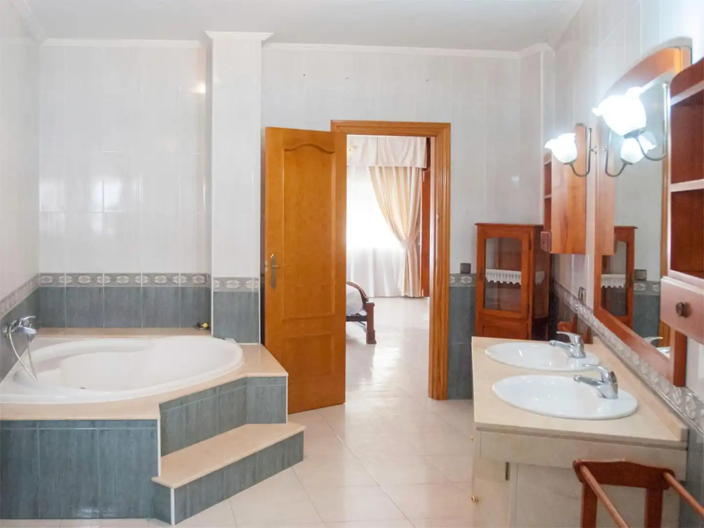 Bathroom of Flat for sale in Segura de la Sierra  with Air Conditioner and Balcony