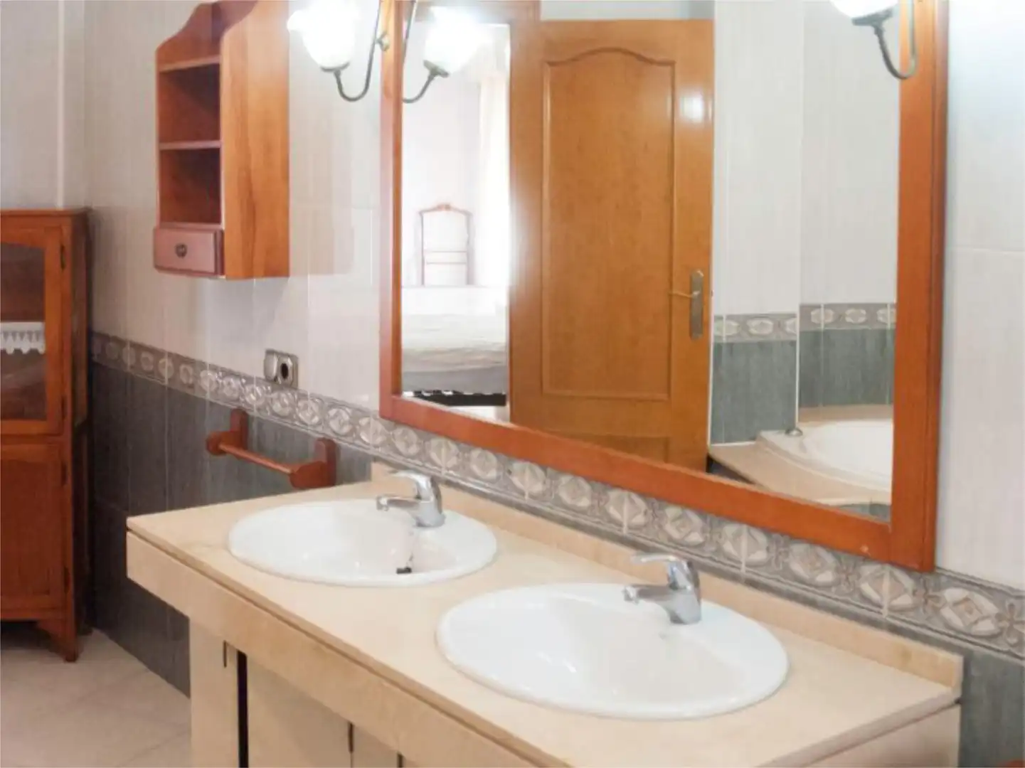 Bathroom of Flat for sale in Segura de la Sierra  with Air Conditioner and Balcony