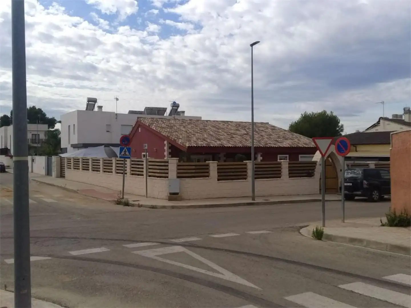 Vista exterior de Casa o chalet en venta en La Pobla de Vallbona con Aire acondicionado y Terraza