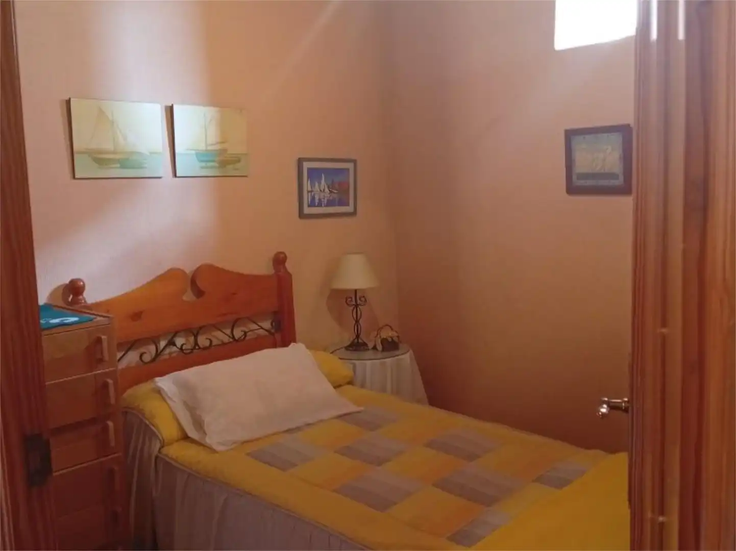 Casa o xalet en venda a Travesía Inguieiros, 12, A Guarda Dormitori de Casa o xalet en venda en A Guarda amb Terrassa