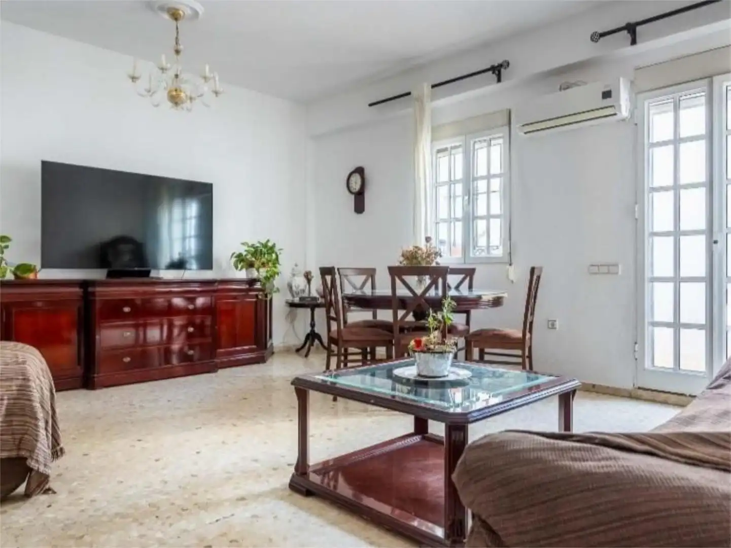 Einfamilien-Reihenhaus zum Verkauf in Calle Cristina Hoyos, 8, La Plata Wohnzimmer von Einfamilien-Reihenhaus zum Verkauf in Sevilla Capital mit Klimaanlage, Terrasse und Balkon