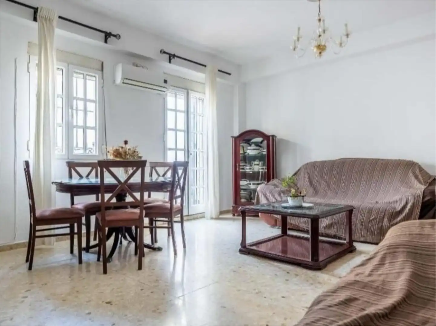 Einfamilien-Reihenhaus zum Verkauf in Calle Cristina Hoyos, 8, La Plata Wohnzimmer von Einfamilien-Reihenhaus zum Verkauf in Sevilla Capital mit Klimaanlage, Terrasse und Balkon