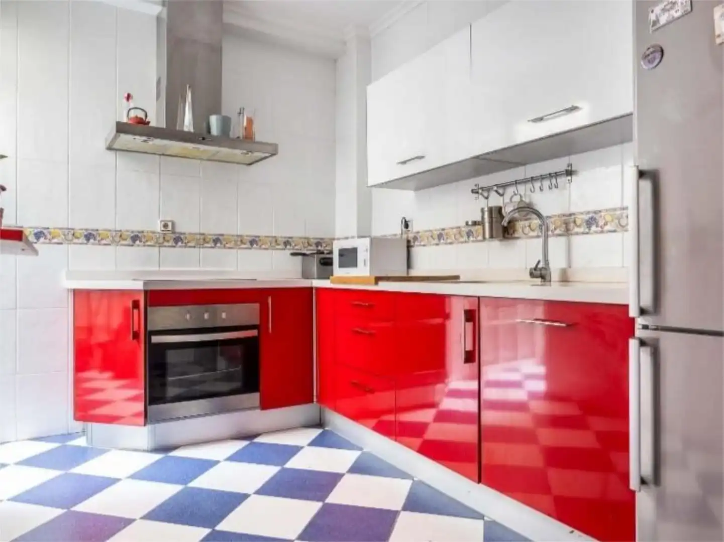 Einfamilien-Reihenhaus zum Verkauf in Calle Cristina Hoyos, 8, La Plata Küche von Einfamilien-Reihenhaus zum Verkauf in Sevilla Capital mit Klimaanlage, Terrasse und Balkon