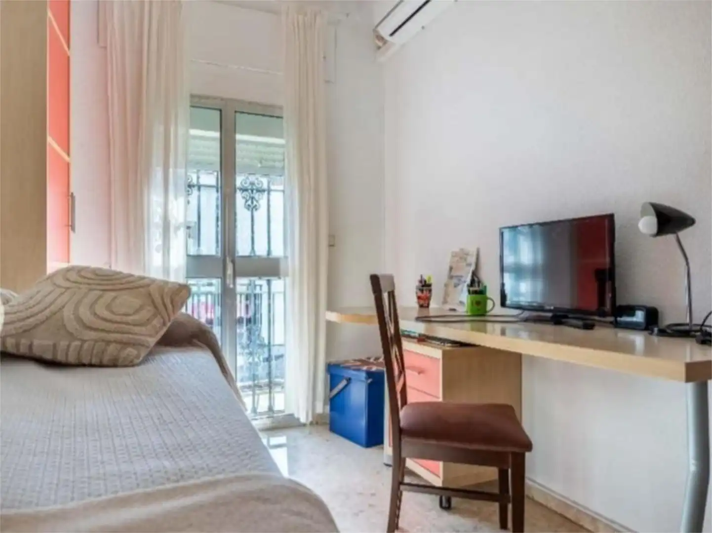 Einfamilien-Reihenhaus zum Verkauf in Calle Cristina Hoyos, 8, La Plata Schlafzimmer von Einfamilien-Reihenhaus zum Verkauf in Sevilla Capital mit Klimaanlage, Terrasse und Balkon