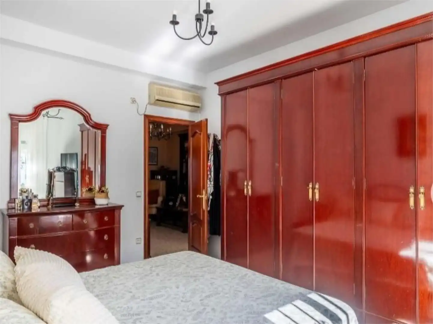 Einfamilien-Reihenhaus zum Verkauf in Calle Cristina Hoyos, 8, La Plata Schlafzimmer von Einfamilien-Reihenhaus zum Verkauf in Sevilla Capital mit Klimaanlage, Terrasse und Balkon