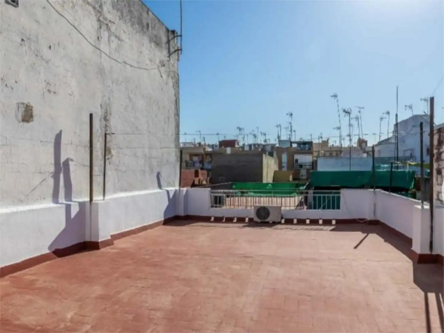 Einfamilien-Reihenhaus zum Verkauf in Calle Cristina Hoyos, 8, La Plata Terrasse von Einfamilien-Reihenhaus zum Verkauf in Sevilla Capital mit Klimaanlage, Terrasse und Balkon