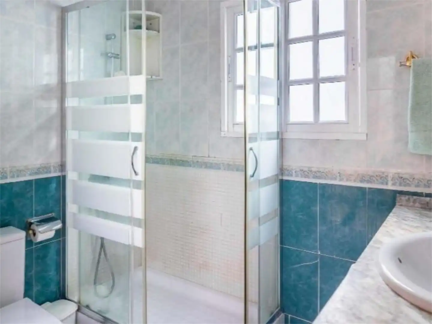 Einfamilien-Reihenhaus zum Verkauf in Calle Cristina Hoyos, 8, La Plata Badezimmer von Einfamilien-Reihenhaus zum Verkauf in Sevilla Capital mit Klimaanlage, Terrasse und Balkon