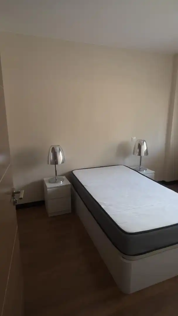 Habitación en Calle Hungría, Urb. Belvalle