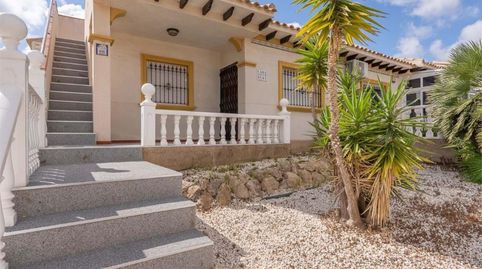 Foto 3 de Casa o xalet de lloguer a Carrer Calle Columbretes, 111, Villamartín - Las Filipinas, Orihuela