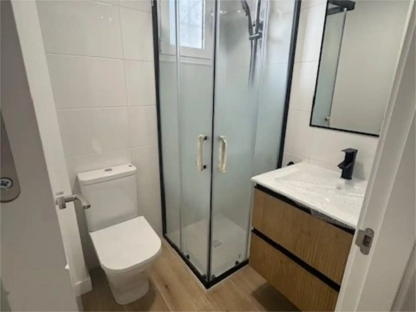 Wohnung zur Miete in Plaza Buen Pastor Niño, 1, San Pablo Badezimmer von Wohnung zur Miete in Sevilla Capital mit Klimaanlage