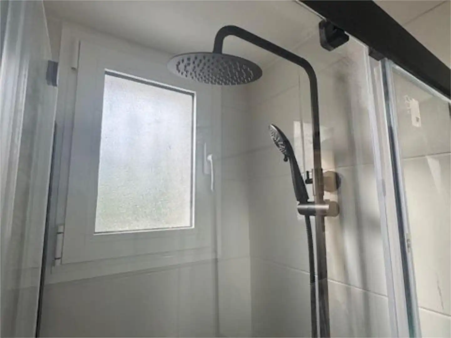 Wohnung zur Miete in Plaza Buen Pastor Niño, 1, San Pablo Badezimmer von Wohnung zur Miete in Sevilla Capital mit Klimaanlage