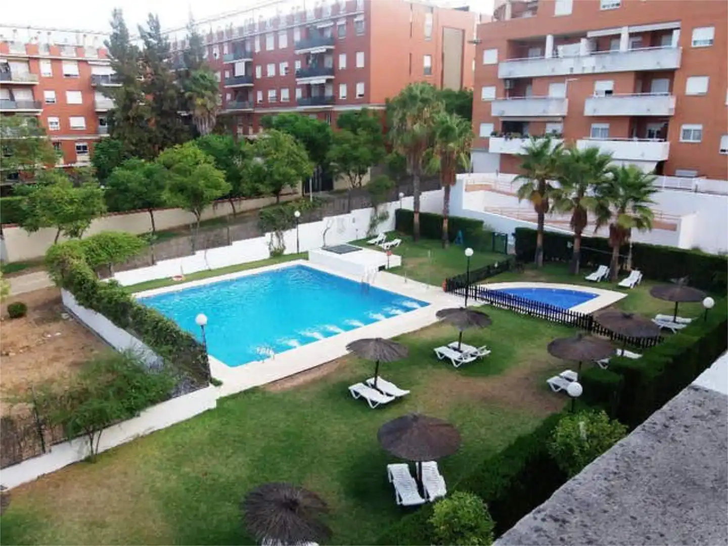 Piscina de Piso en venta en Bormujos con Jardín privado, Terraza y Piscina