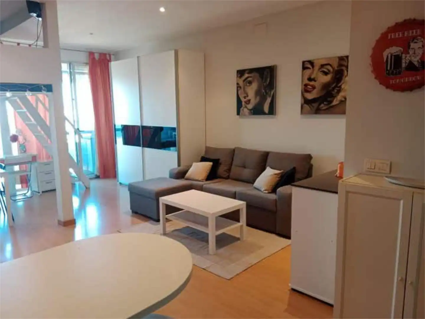 Pis de lloguer a Cuatro vientos Sala d'estar de Pis de lloguer en Madrid amb Jardí privat, Terrassa i Moblat