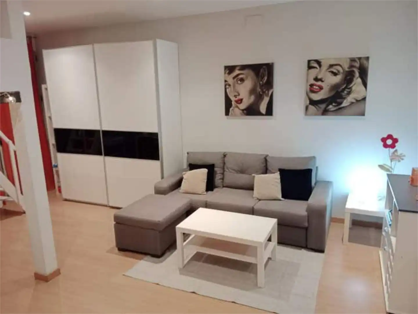 Pis de lloguer a Cuatro vientos Sala d'estar de Pis de lloguer en Madrid amb Jardí privat, Terrassa i Moblat