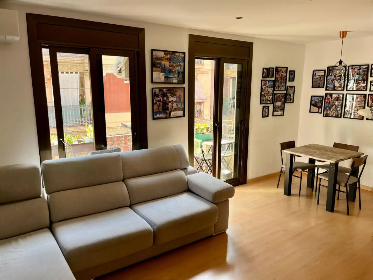 Sala d'estar de Pis en venda en  Barcelona Capital amb Aire condicionat, Terrassa i Balcó