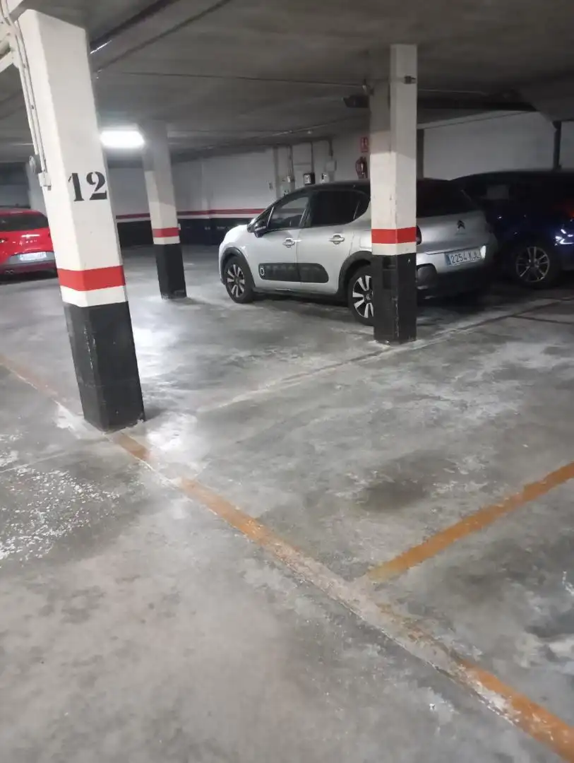 Parkplatz von Garage zum Verkauf in Pinto
