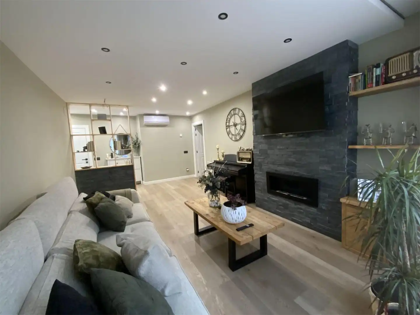 Wohnzimmer von Wohnung zum Verkauf in Alfaro mit Klimaanlage und Balkon