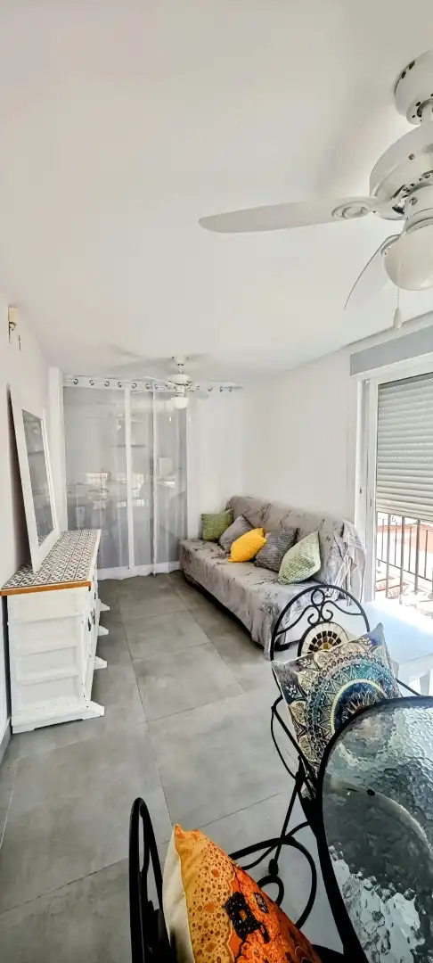 Sala d'estar de Casa adosada en venda en Algarrobo amb Terrassa