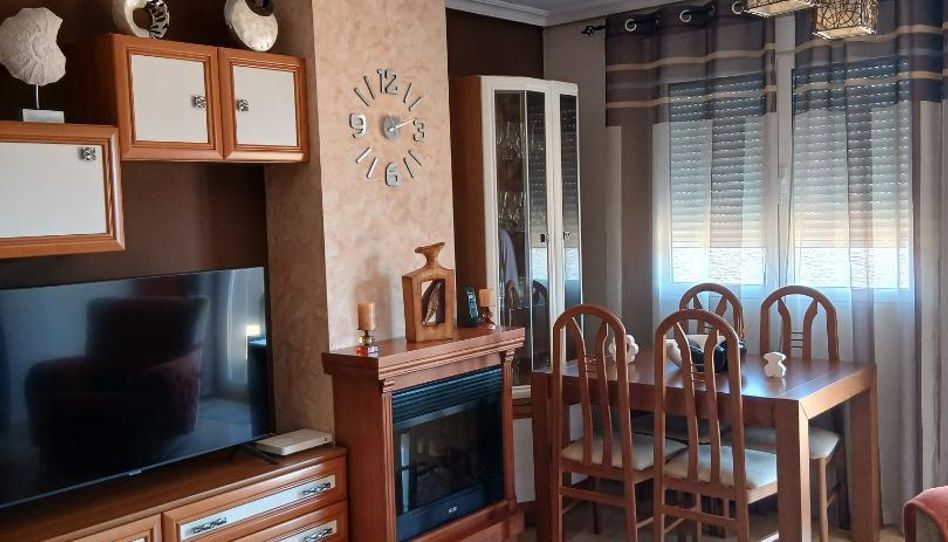 Piso en venta en Calle Hermanos Quintero, 36, La Roda, Albacete - imagen 1 Foto 1 de Piso en venta en Calle Hermanos Quintero, 36, La Roda, Albacete