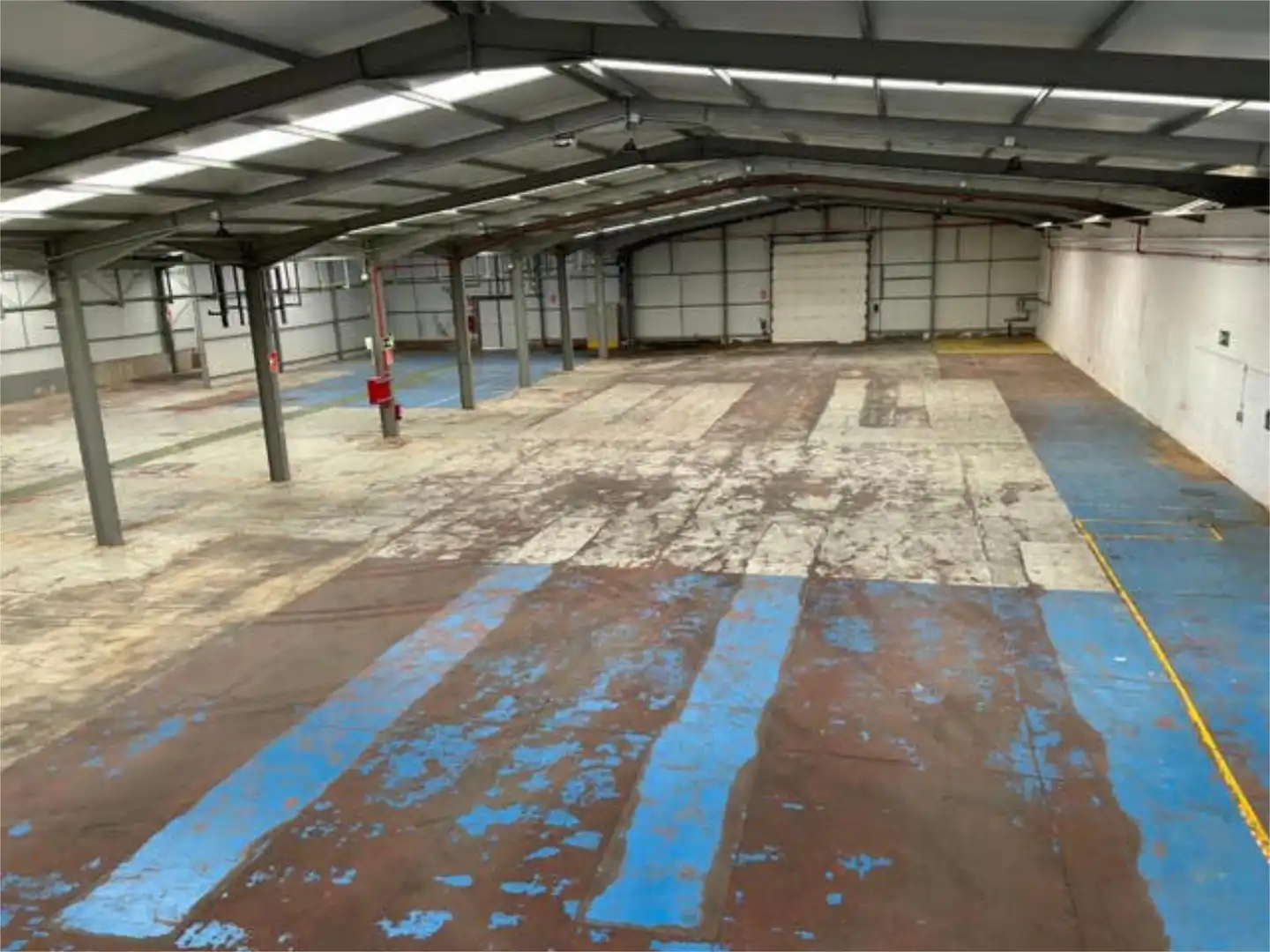 Parkplatz von Fabrikhallen zur Miete in Ágreda