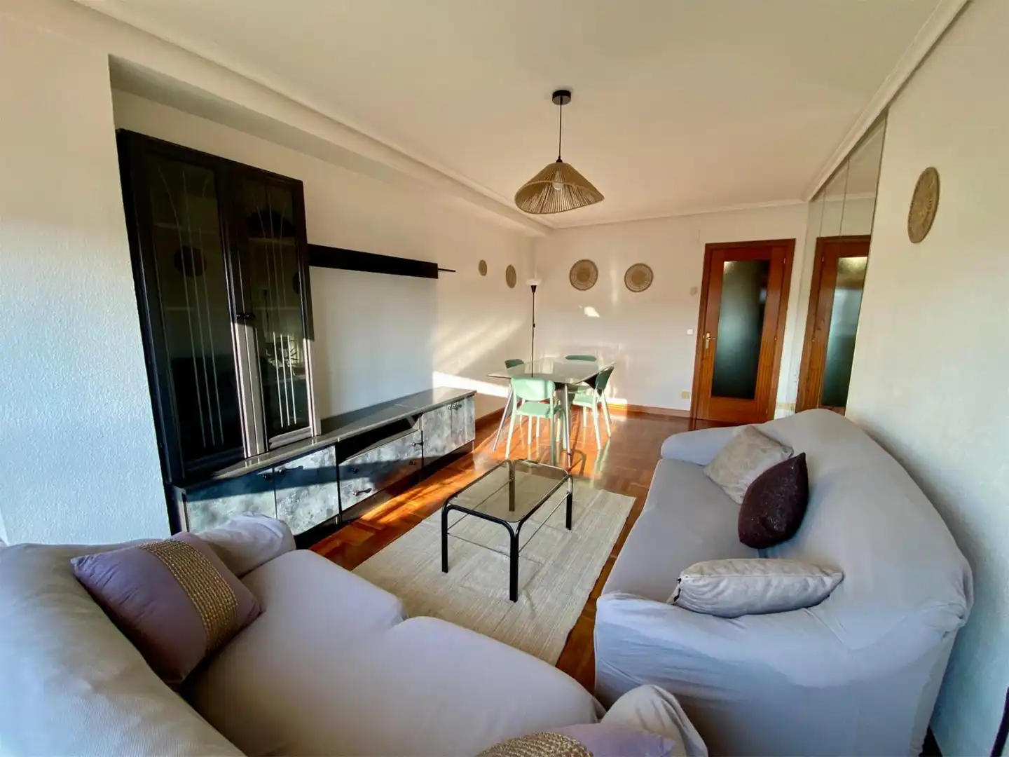 Sala de estar de Piso de alquiler en Burgos Capital con Calefacción, Parquet y Trastero