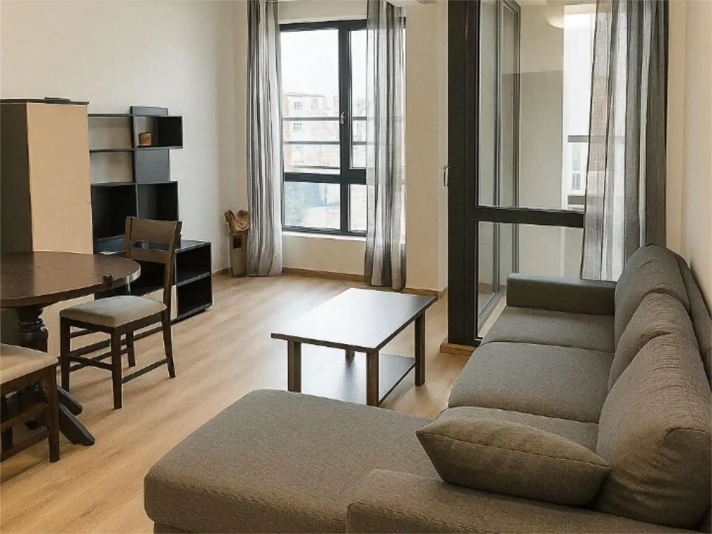 Sala d'estar de Pis de lloguer en Badalona amb Aire condicionat, Calefacció i Parquet