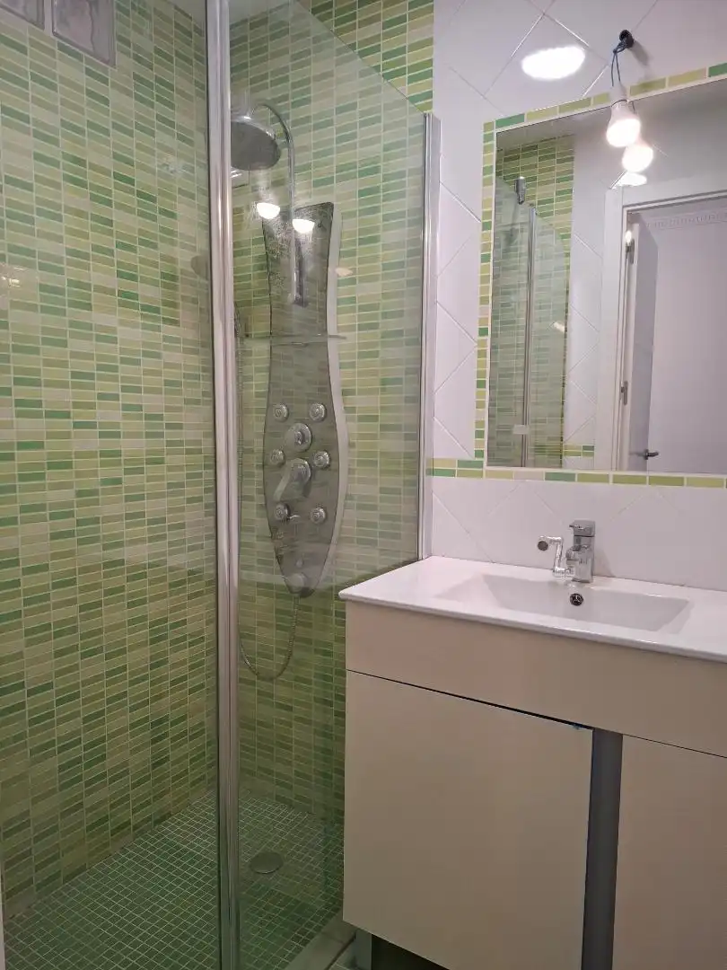 Wohnung zum Verkauf in Calle Codorniz, 39, Los Pájaros Badezimmer von Wohnung zum Verkauf in Sevilla mit Privatgarten