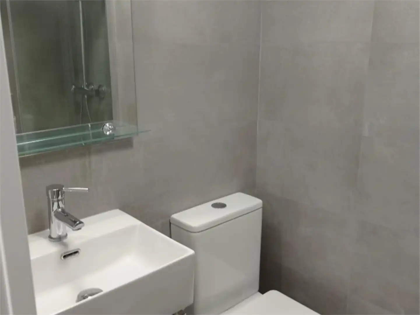 Badezimmer von Wohnung zur Miete in Fuengirola mit Klimaanlage, Parkett und Terrasse